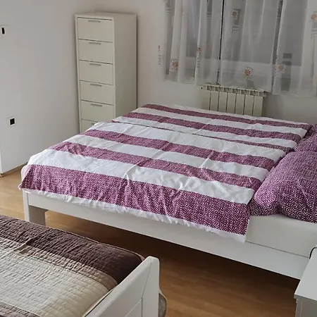 Apartma Ceh *